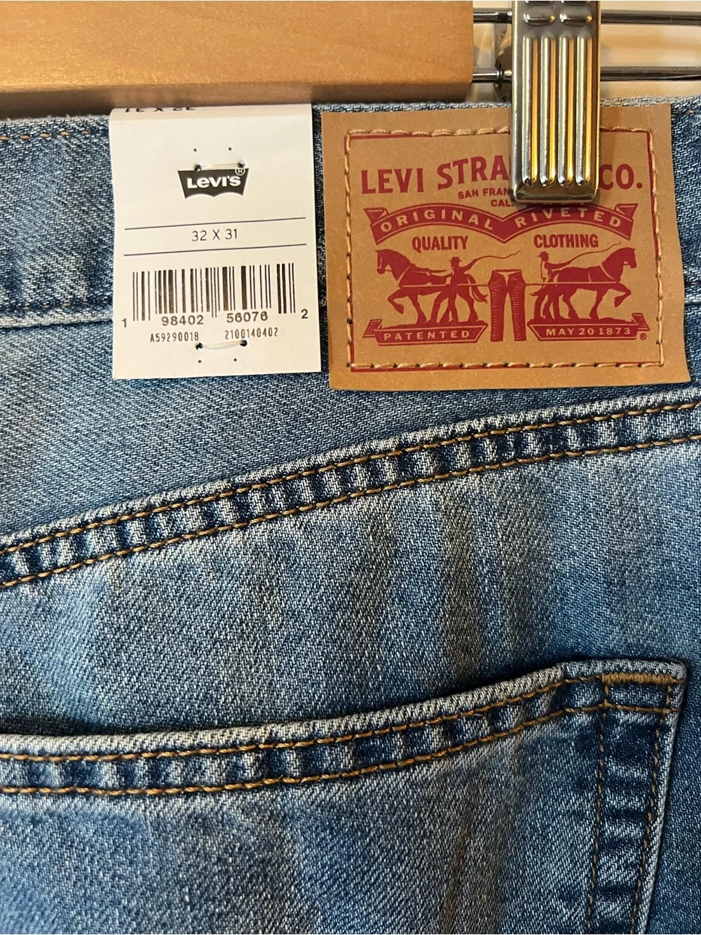 Levi's '94 Baggy Wide Leg jeans in a light-to-medium wash 32x31 NWT